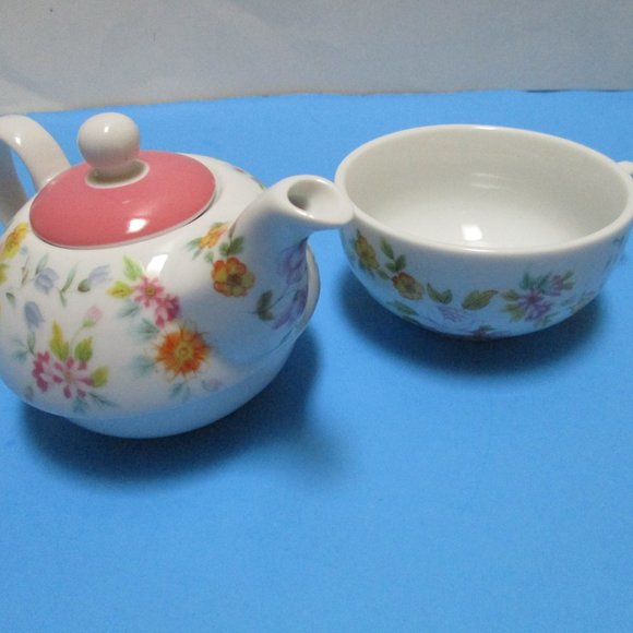*Delton Fine Collectibles Porcelain Tea for One - Picture 3 of 15